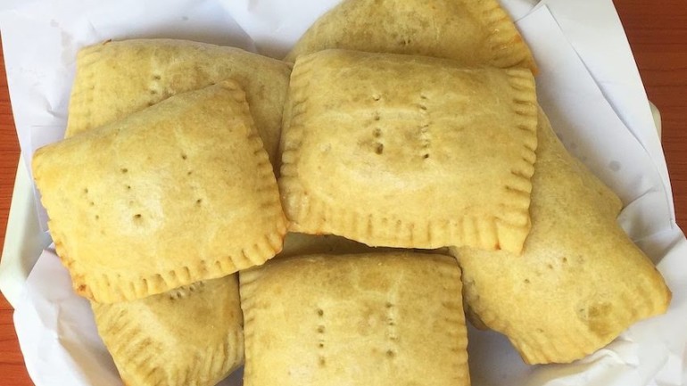 [Video] HOW TO MAKE DELICIOUS CHICKEN PIES IN EASY STEPS