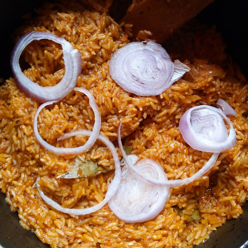 Jollof Rice Recipe: Smoky Jollof - Yummieliciouz